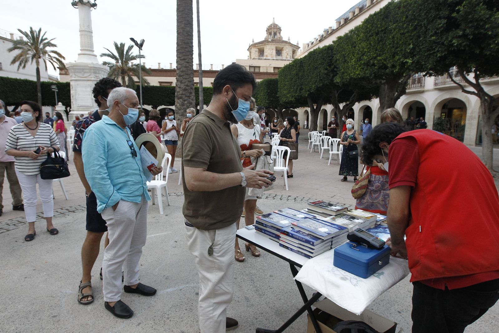 Fotogalería El Diario de los Libros, con el escritor Javier Sierra.