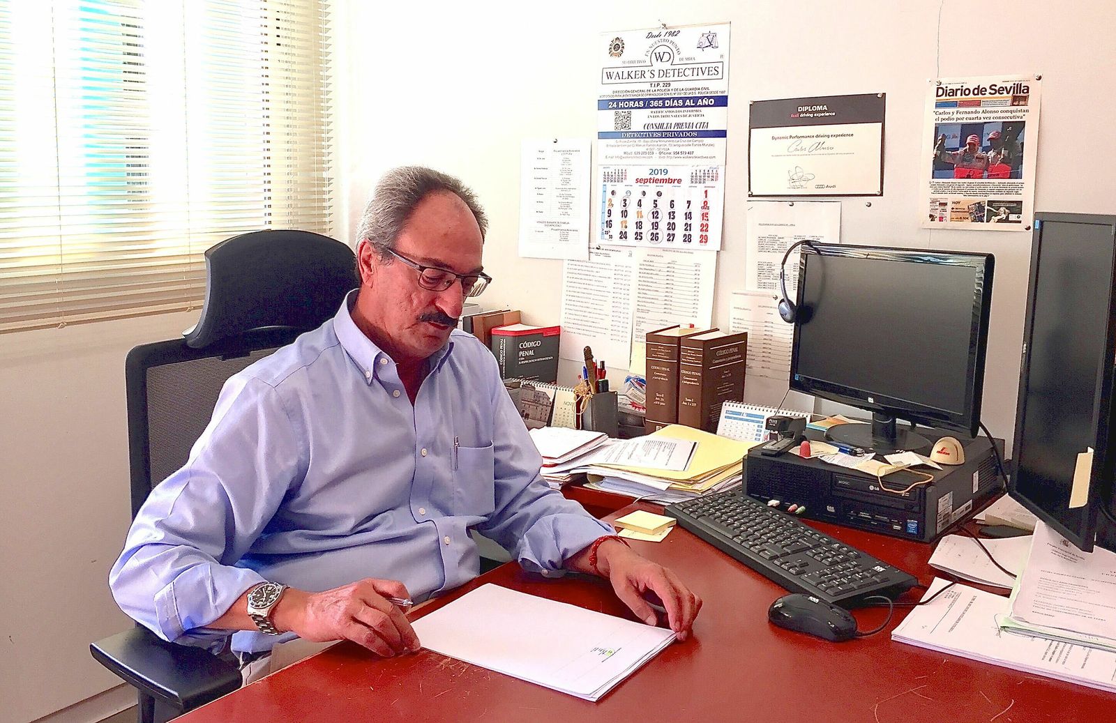 Carlos Alonso Ródenas, en su despacho de la Fiscalía de Sevilla