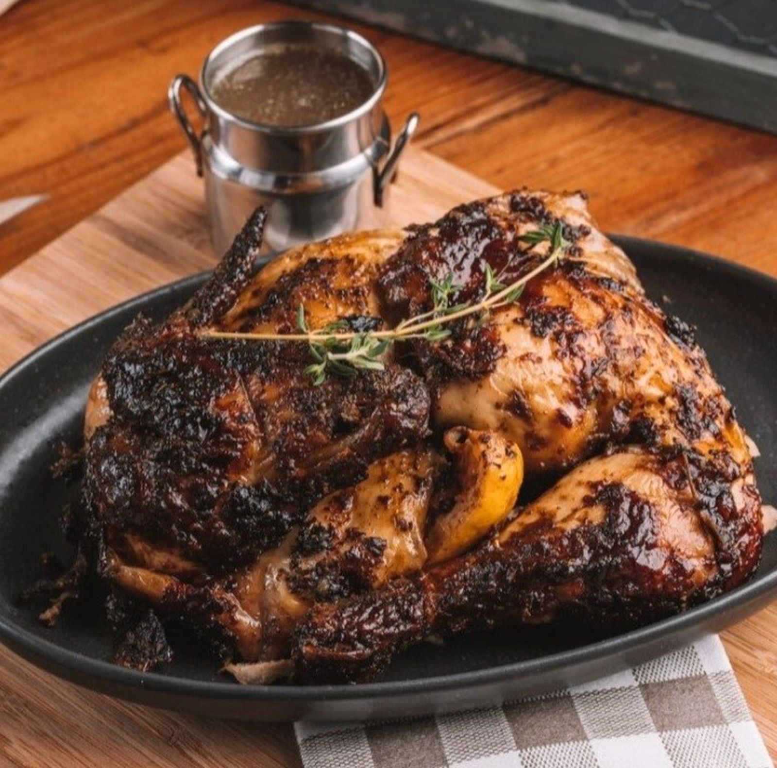 Uno de los pollos asados de El Zagal 1200