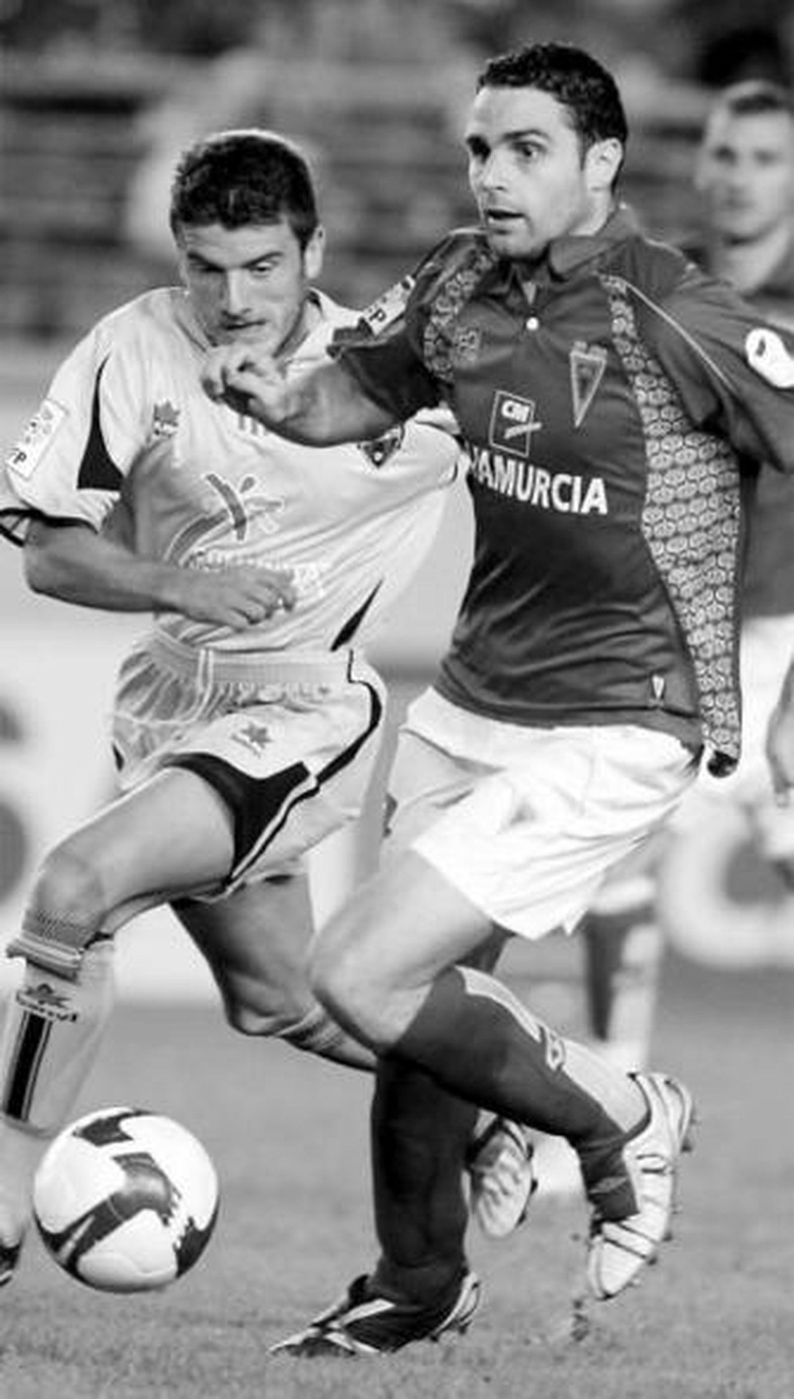 El pimentonero Núñez se escapa perseguido por Samuel.