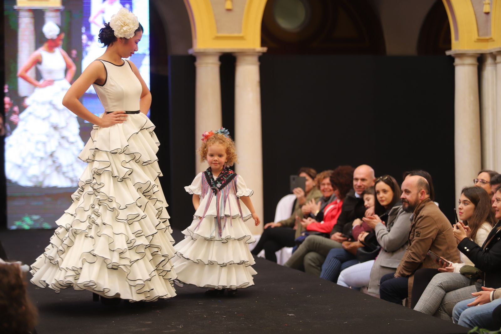Imágenes del desfile de moda flamenca de los mas pequeños