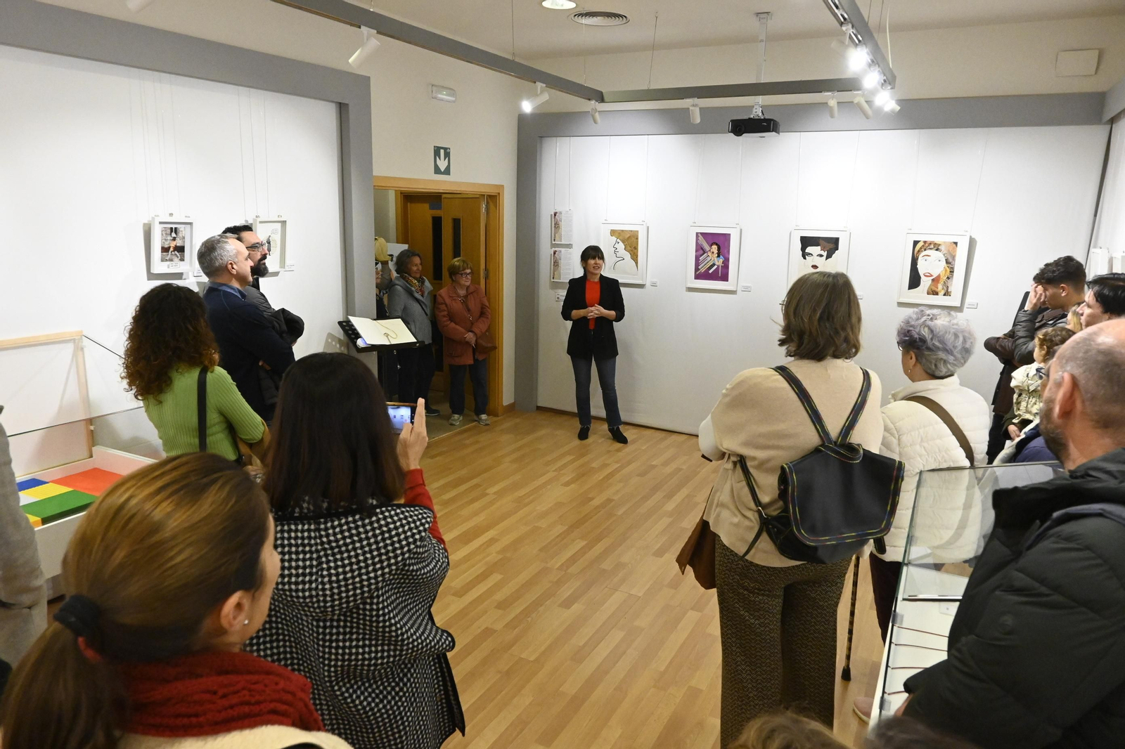 Inauguración de la exposición: Amor Propio de Ana Santos, en imágenes