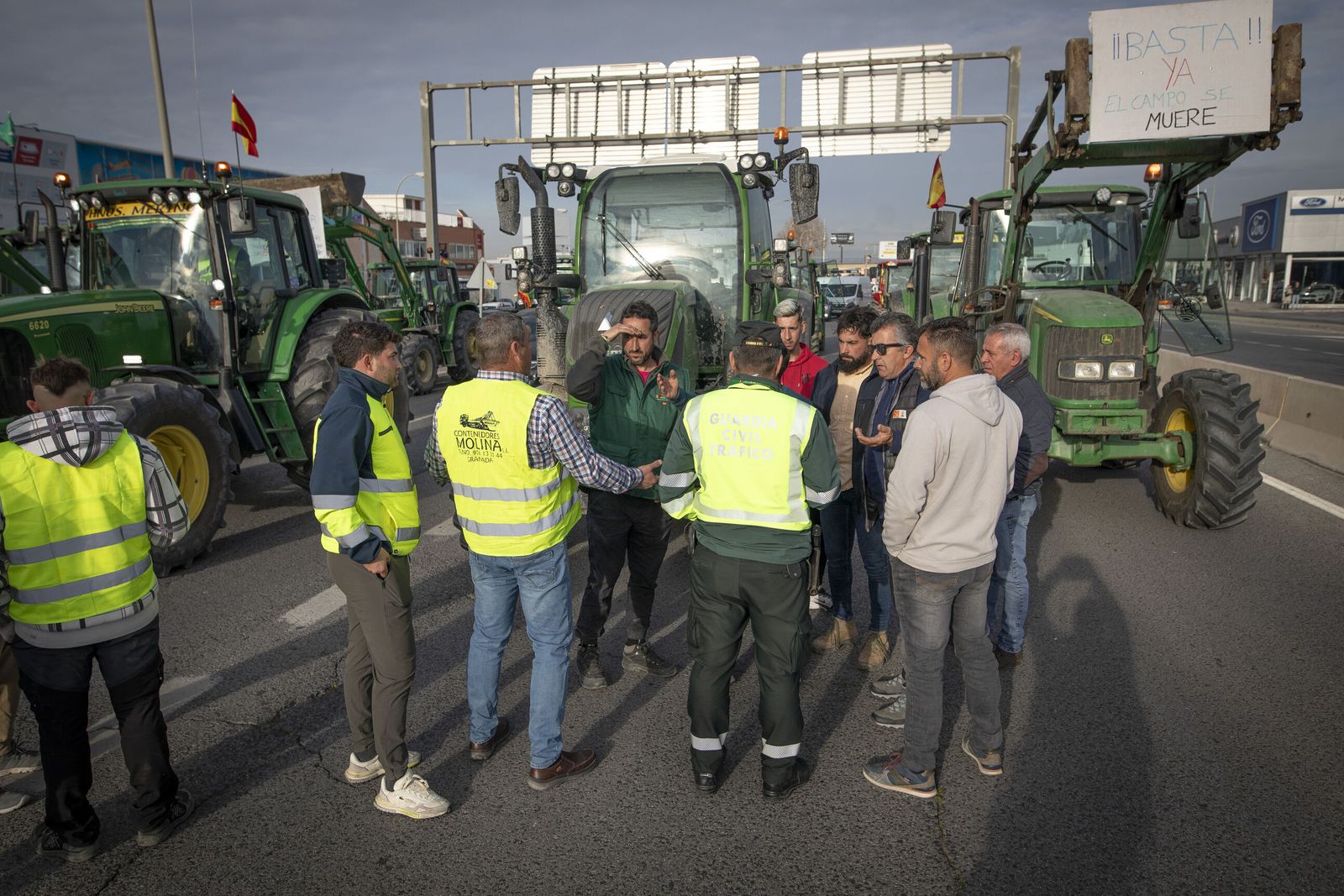 Agricultores en la protesta del pasado martes en la avenida de Andalucía de Granada