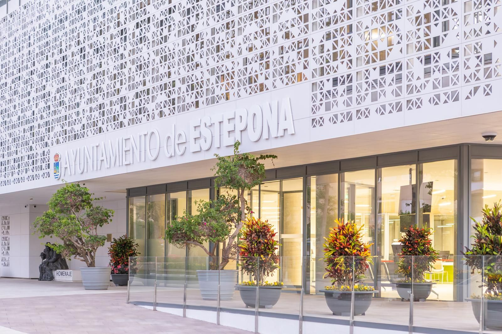 La fachada principal del Ayuntamiento de Estepona. La fachada principal del Ayuntamiento de Estepona.
