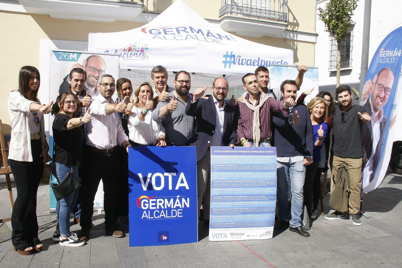 La candidatura del alcaldable popular, Germán Beardo, tras la presentación de las diez medidas de su programa electoral.