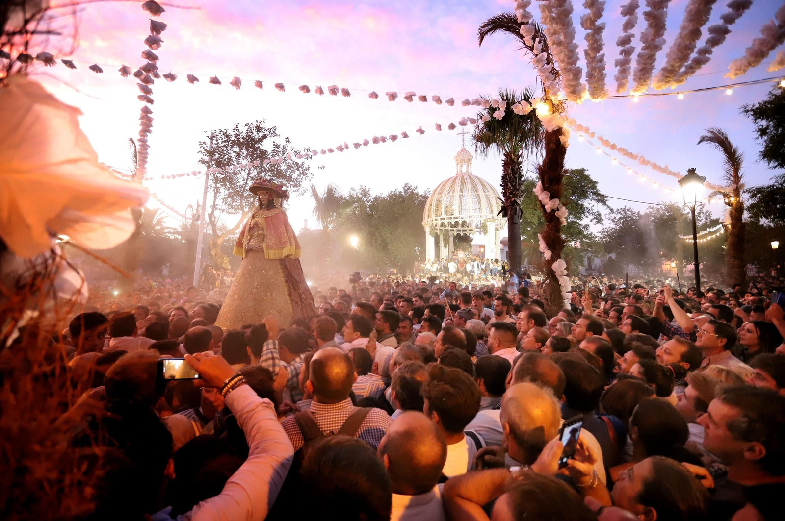Recuerda las imágenes de la Venida de la Virgen del Rocío a Almonte en 2019