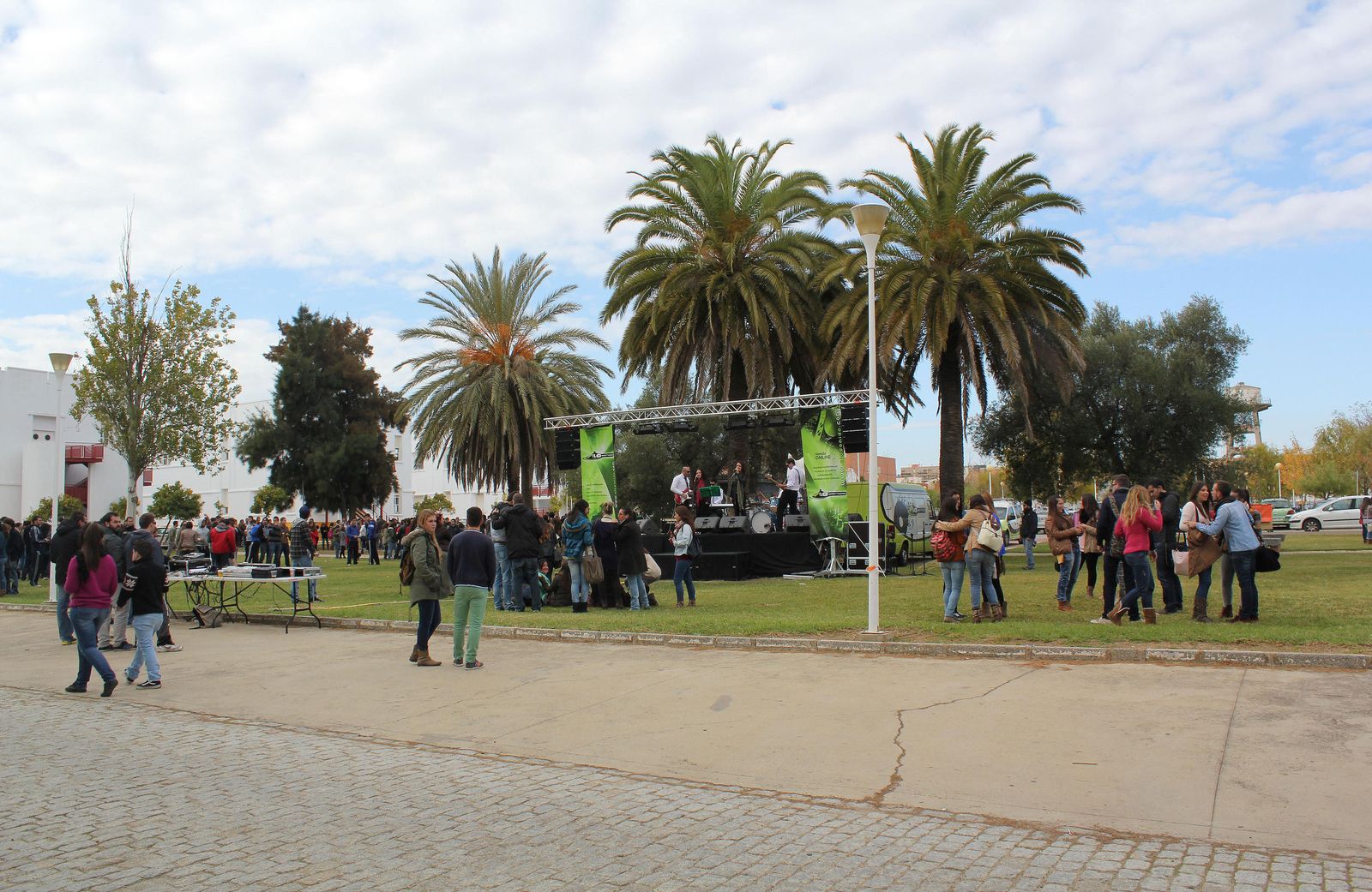 Una de las fiestas solidarias organizadas por el Consejo de Alumnos en el Campus del Carmen.