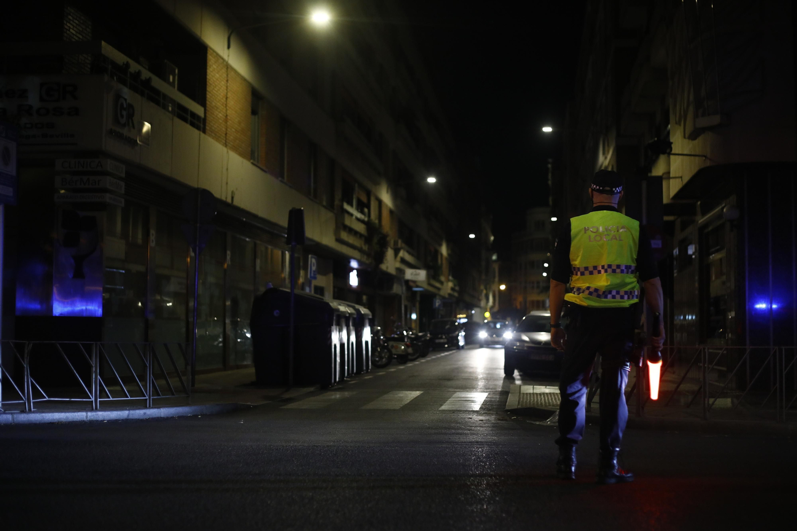 Control de alcoholemia de la Policía Local  en la avenida Cervantes, en imágenes