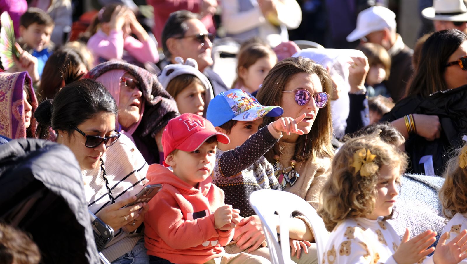 Imágenes del teatro infantil del navidad, en la Plaza Vieja de Almería