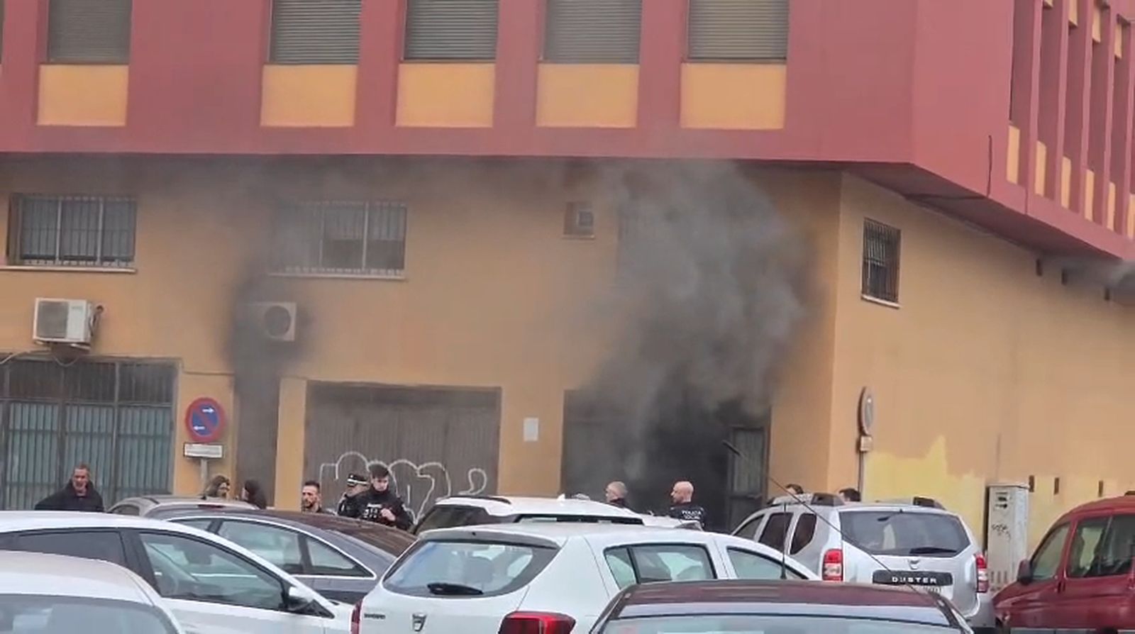 Incendio en los bajos del antiguo mercado de San José en Cádiz