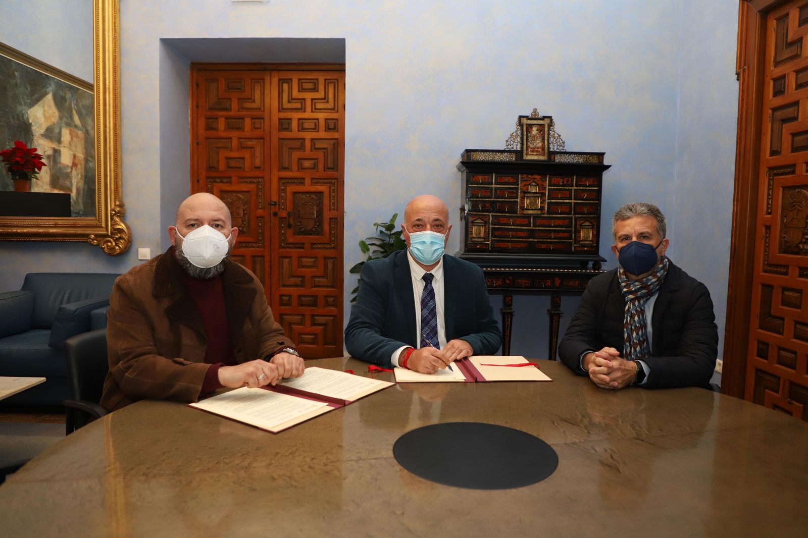 Firma del acuerdo entre la Diputación de Córdoba y Cruz Roja.