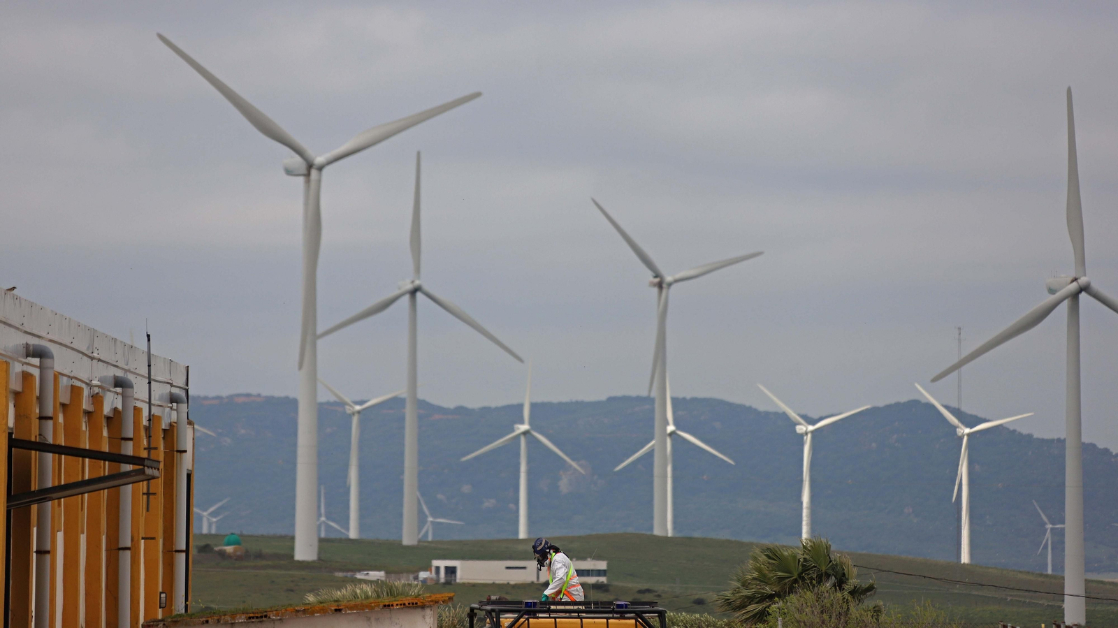 Tareas de desinfección del Infoca en Facinas