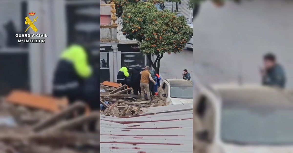 La Guardia Civil rescata al propietario de la vivienda derrumbada en Alcalá de los Gazules