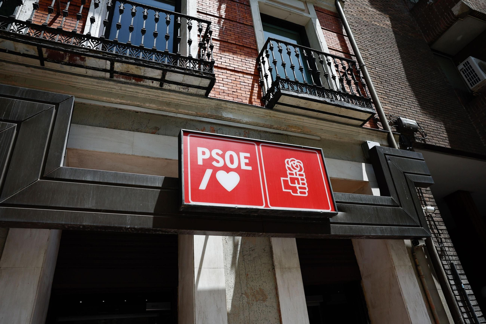 El PSOE entrega al juez la documentación sobre sus pagos en efectivo entre 2017 y 2024.