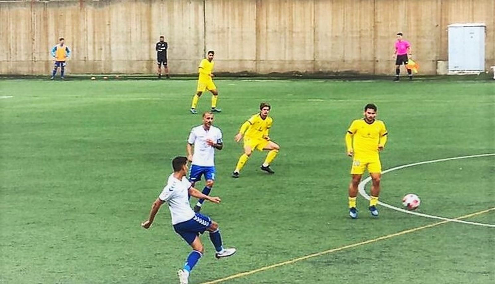 Boselli y Duarte presionan la salida de balón del Tamaraceite.