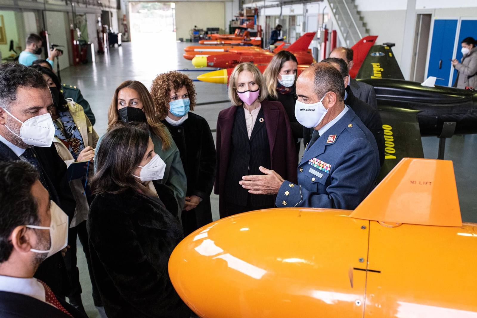 Imágenes de la visita de la Ministra de Defensa Margarita Robles a las instalaciones del INTA