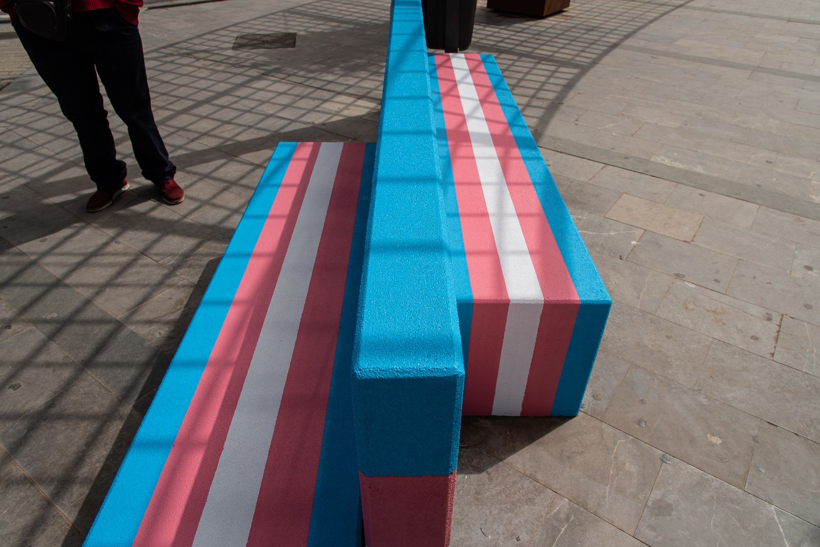 Imágenes de la inauguración del banco trans en Huelva