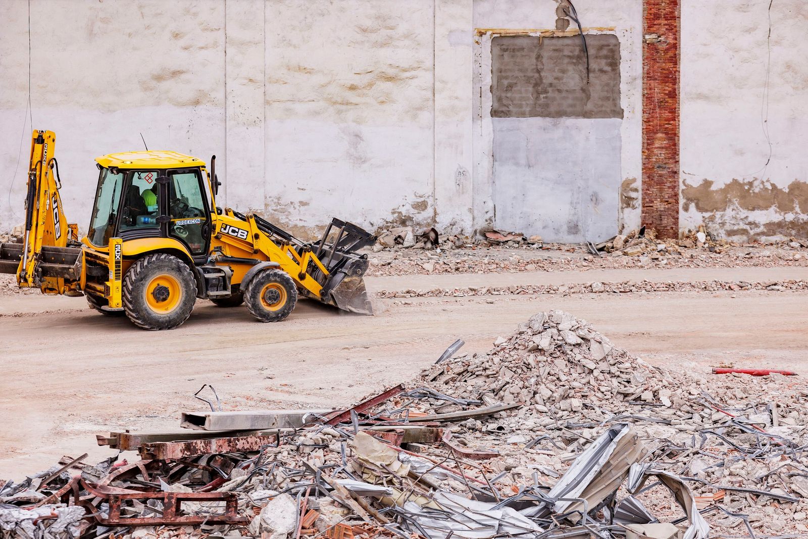 Las imágenes inéditas que ha dejado el derribo de los Depósitos de Tabaco en Cádiz