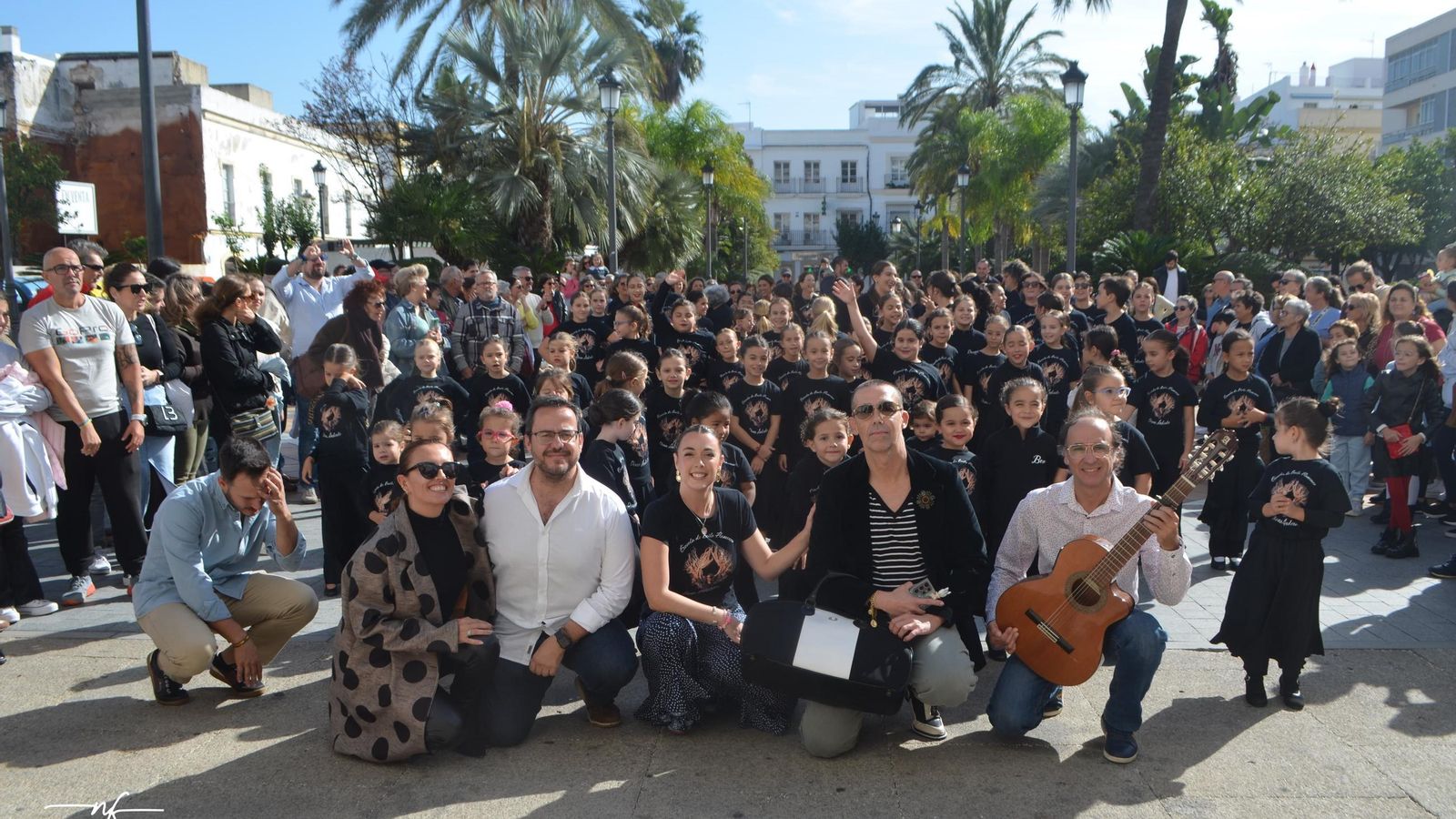 Una imagen del flashmob en la plaza Isaac Peral.
