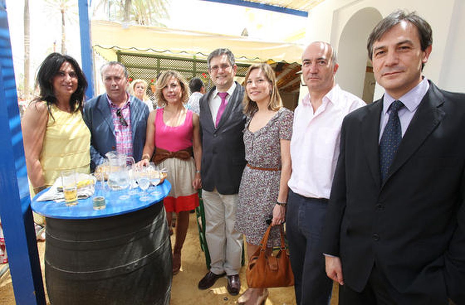 El director gerente de la Clínica Serman, Juan Antonio Ayoso; con el jefe de Urgencias, José Ángel Romero; la RRPPDomi Guardia; la doctora María del Mar León; el director médico Jaime Serrano; Benjamín Sánchez y Marta González, de Diario de Cádiz.

Foto: Vanesa Lobo