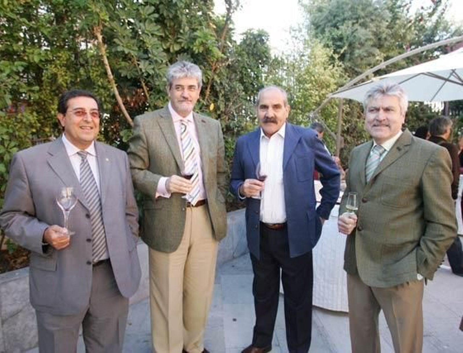 El Hotel Los Jándalos acoge la ceremonía de investidura de Emilio Viquiera, director deportivo del Xerez, como nuevo cofrade honorífico de la Cofradía del Botillo

Foto: Pascual