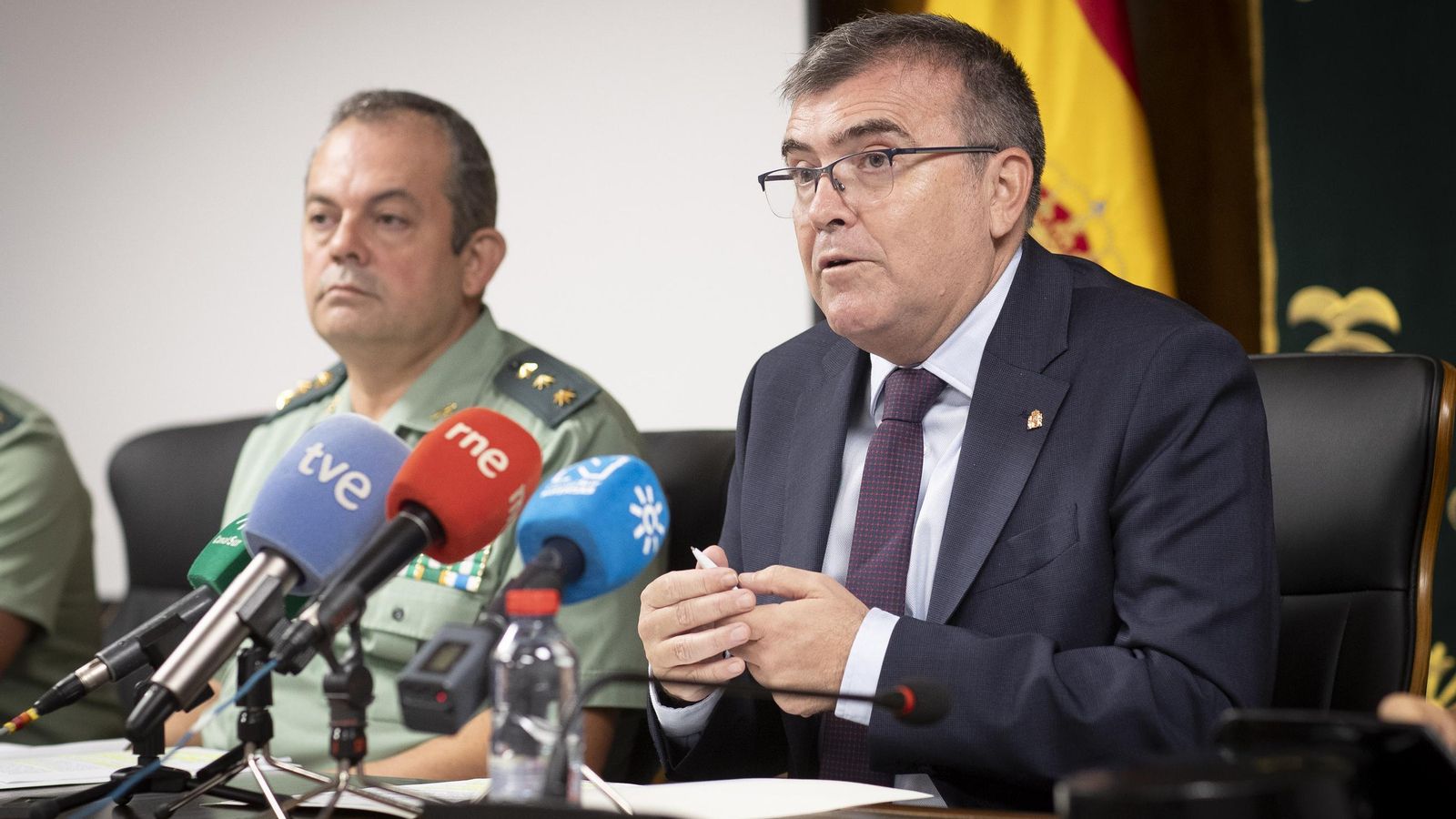 El subdelegado del Gobierno en Granada, José Antonio Montilla, y el coronel jefe de la Comandancia de la Guardia Civil, Francisco Javier Arteaga.
