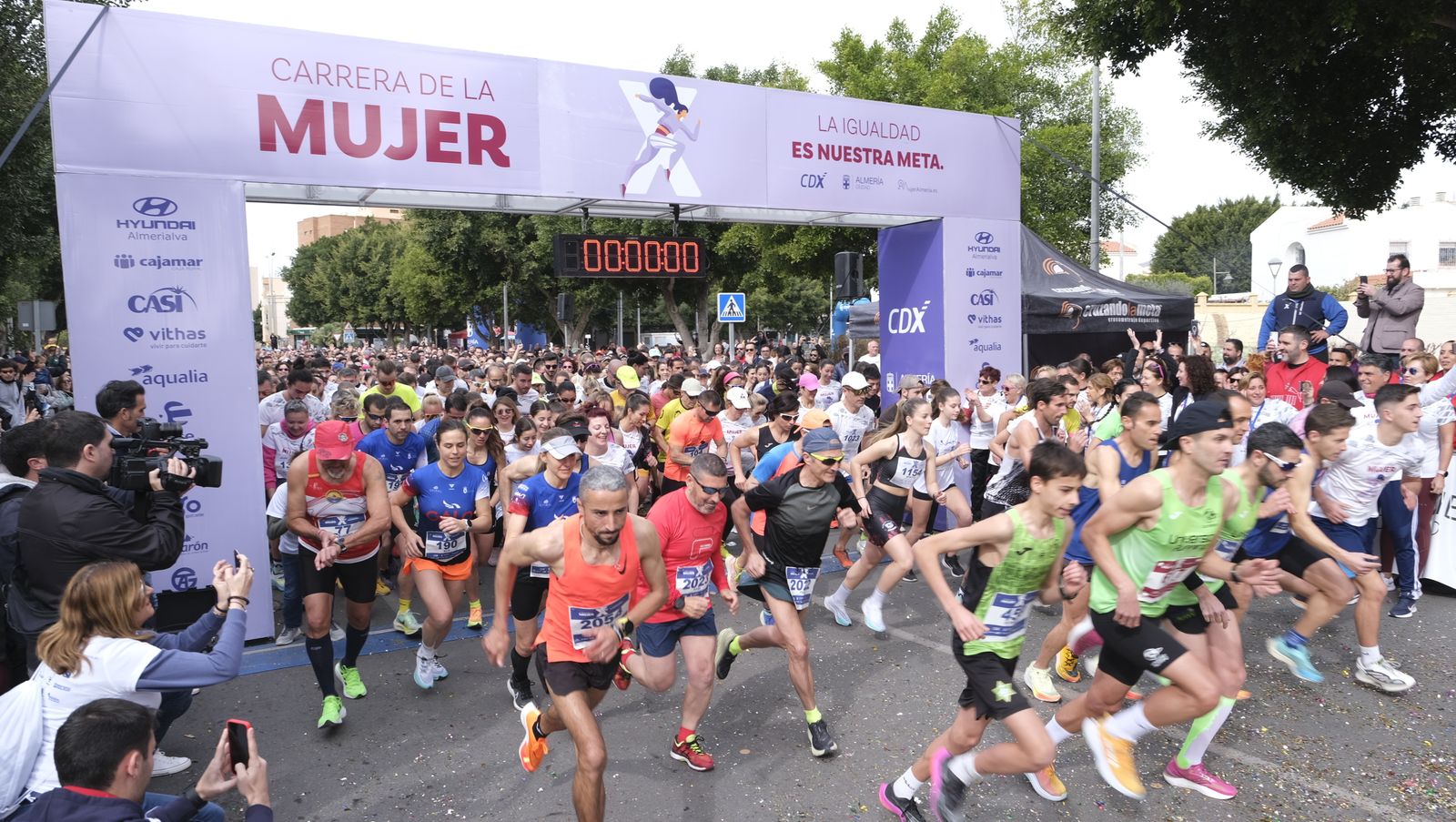 Imágenes de la Carrera de la Mujer 2023 en Almería