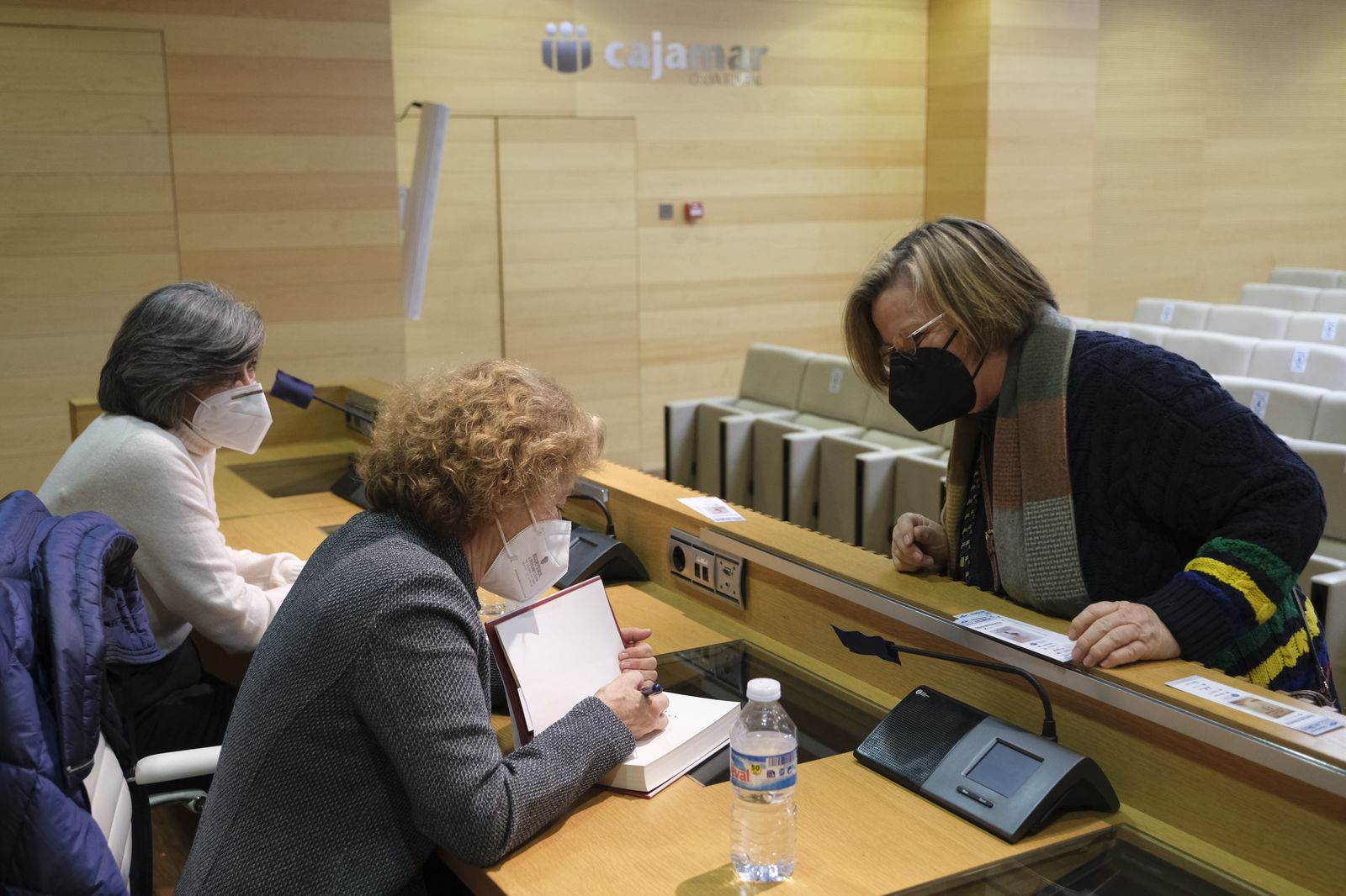 Fotogalería Diario de los Libros, con Julia Navarro. Almería