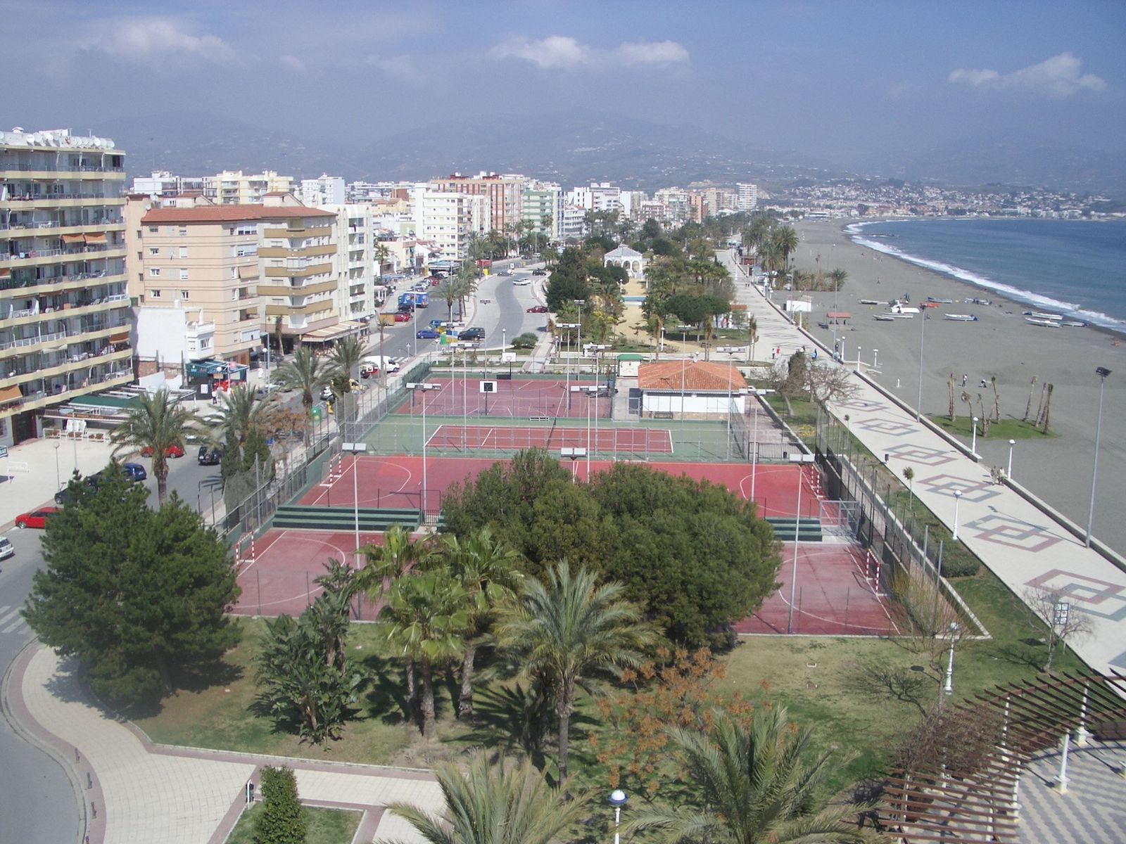 Vista de Torre del Mar de la planta de escombros.
