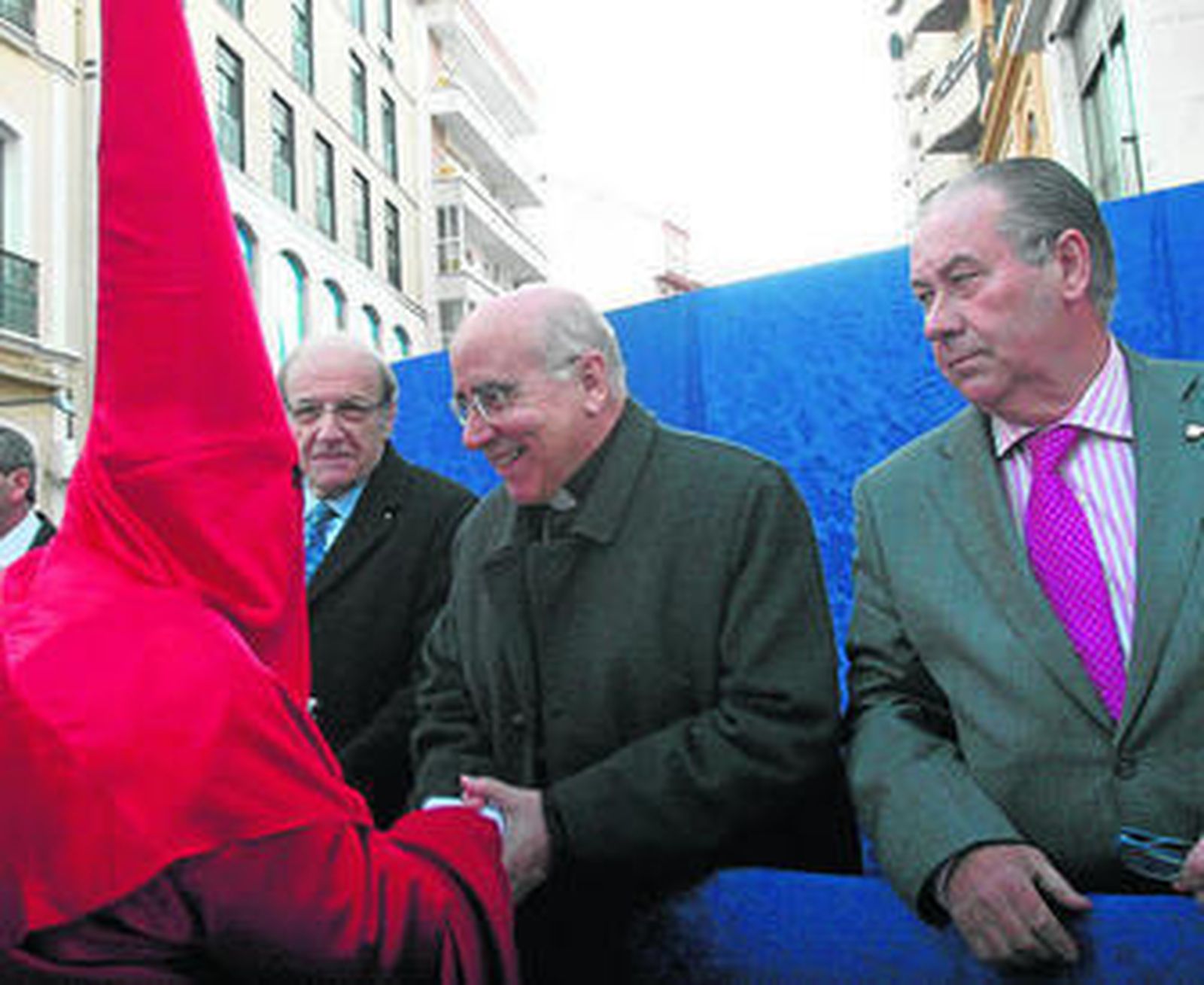 El palco de entrada en La Placeta en el momento de pedir la venia la Hermandad de la Borriquita.