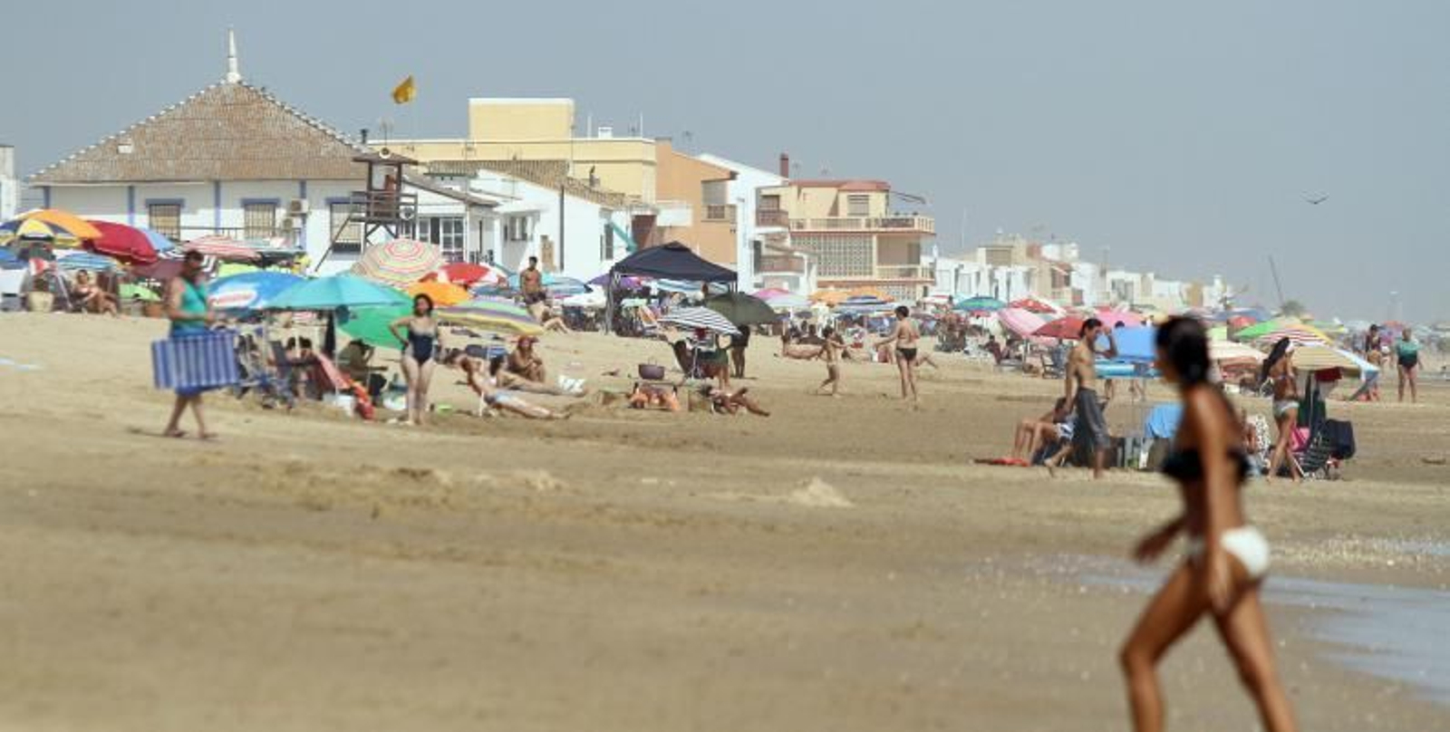 Arrendar una vivienda en verano en primera línea de playa implica un gran desembolso económico.