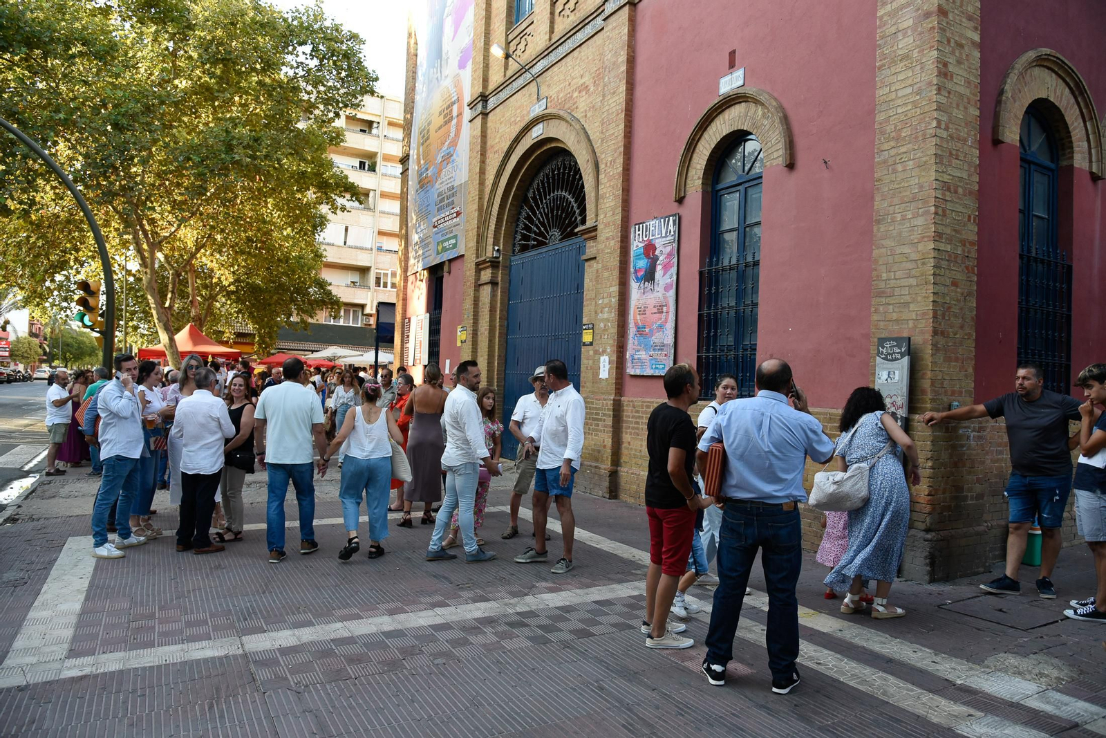 Colombinas 2022: Imágenes del ambiente en la plaza de toros en la novillada del martes