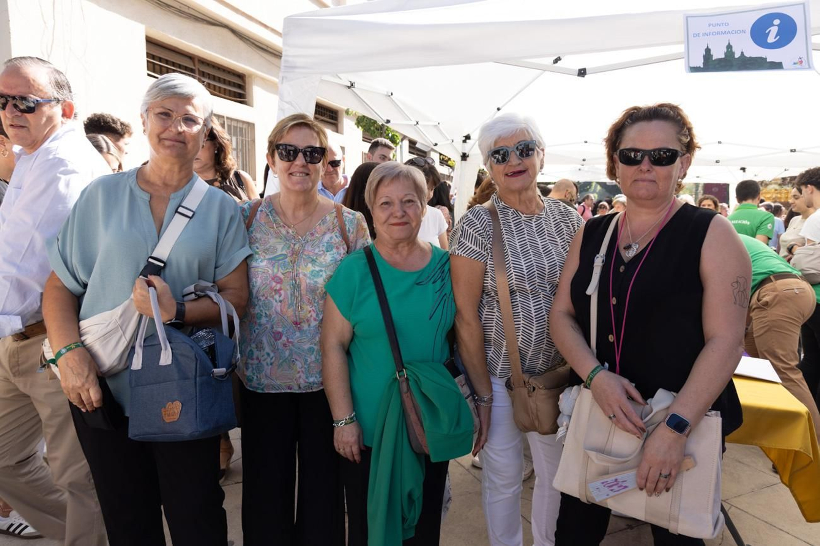 Un Jaén repleto de fieles acompañan los traslados de las veinte imágenes de la Magna (I)