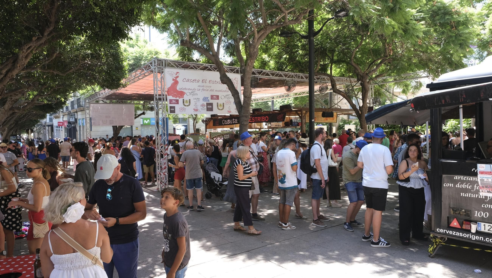 La Feria del Mediodía del martes en Almería, en imágenes