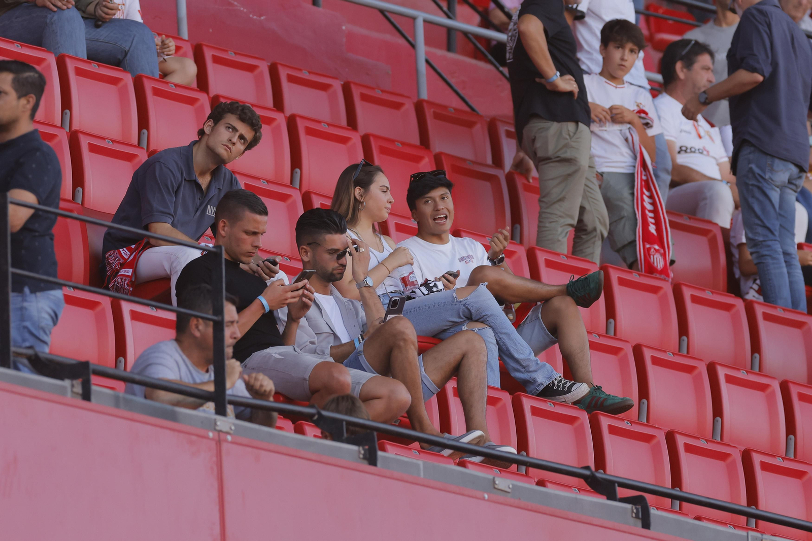 Búscate en las fotos del Sevilla-Español