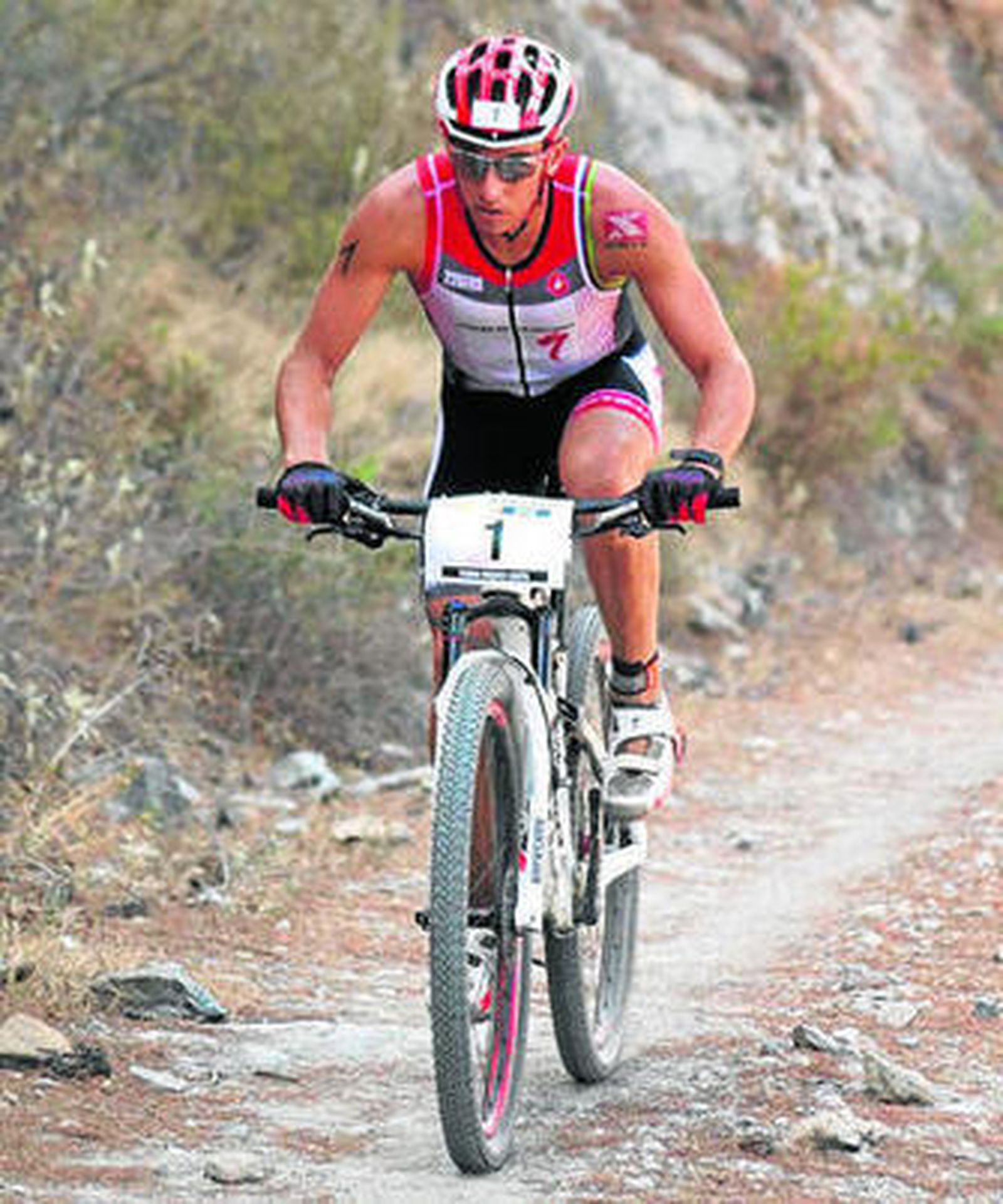 Ruzafa camina en bicicleta por la Axarquía.