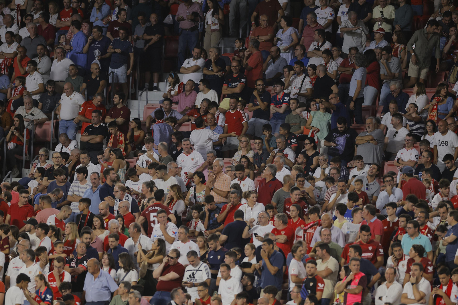 Búscate en las fotos del Sevilla-Rayo