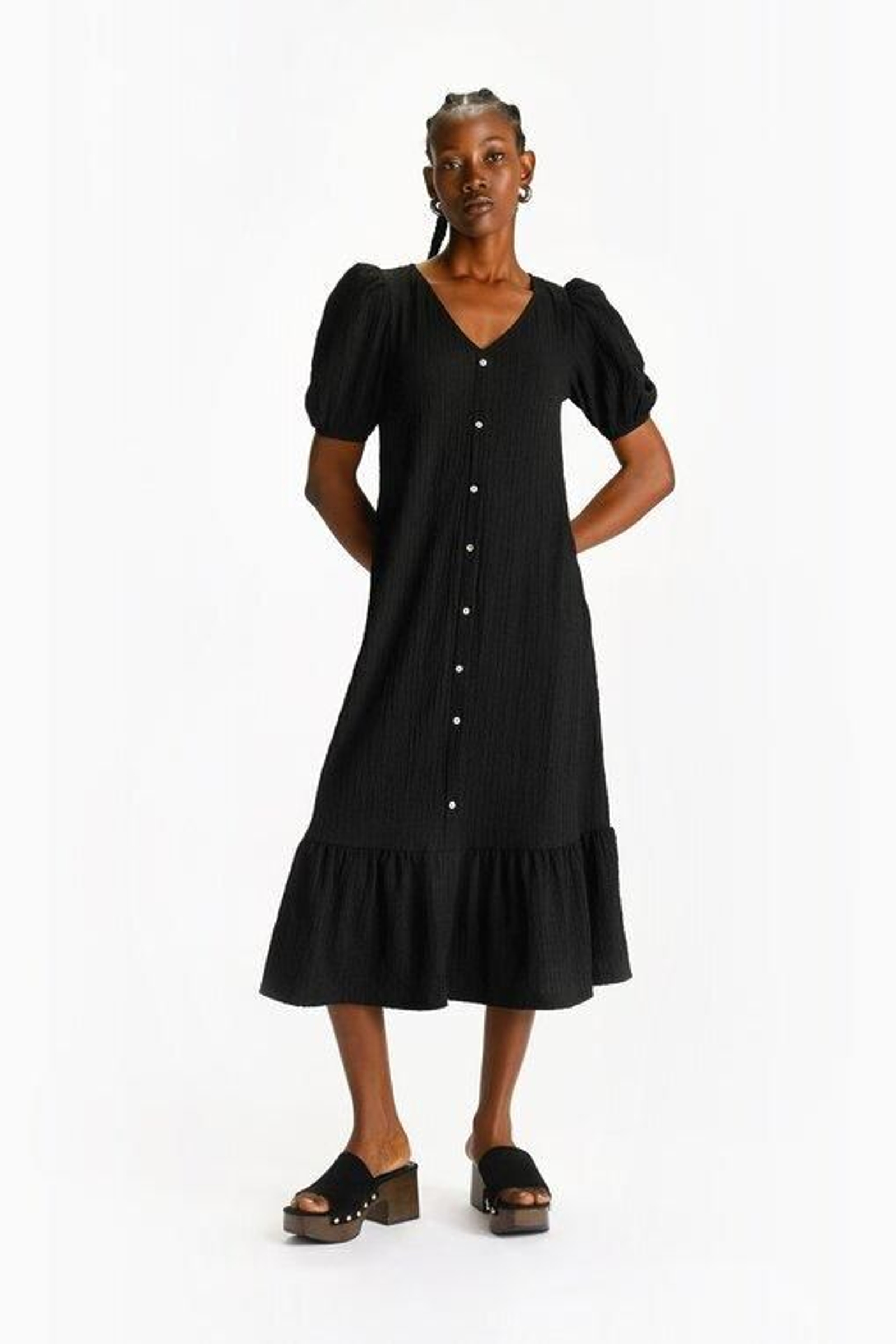 Vestido negro de Lefties.