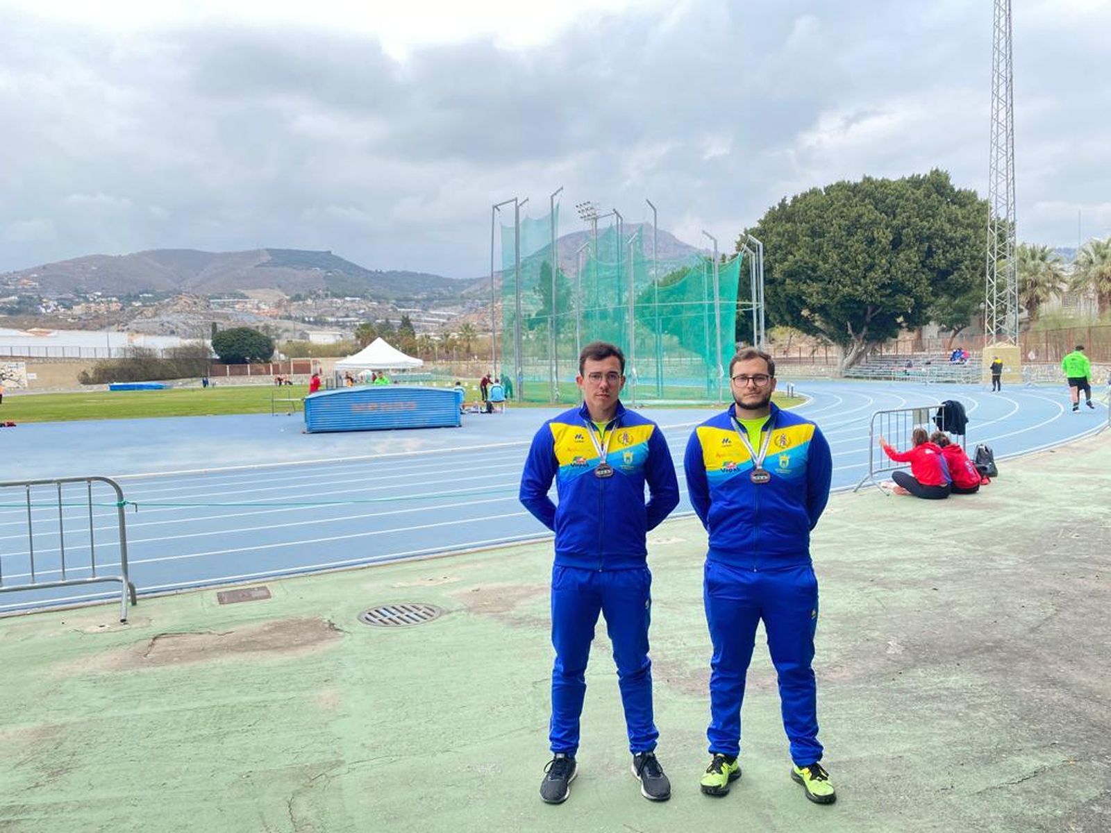 Los dos lanzadores del Bahía, en Motril.
