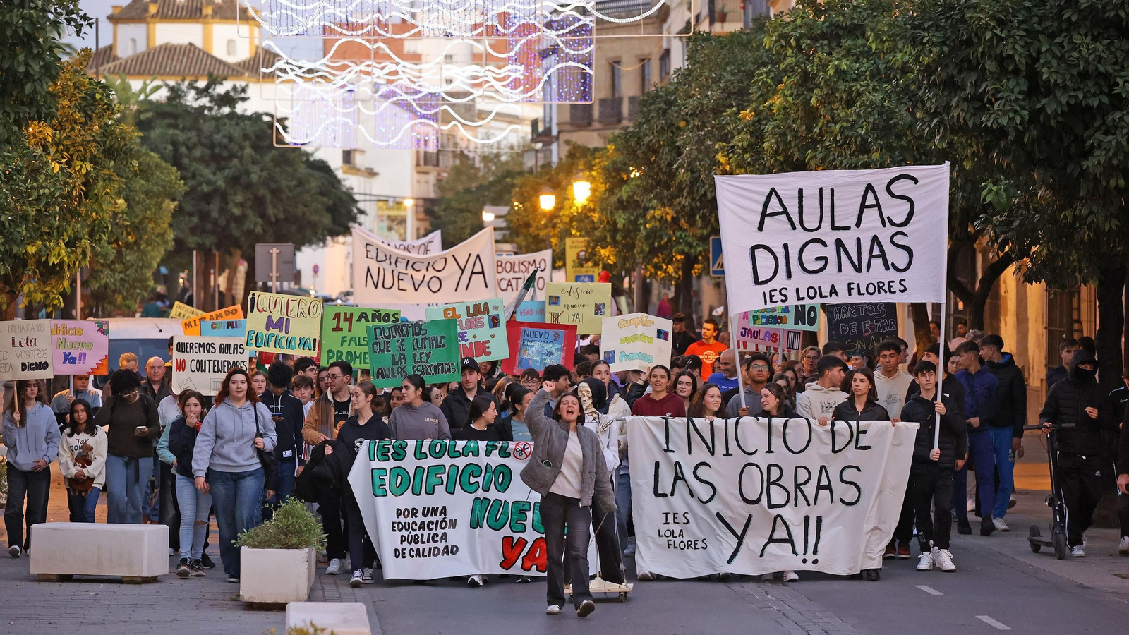 Imágenes de la manifestación del IES Lola Flores contra las prefabricadas en Jerez