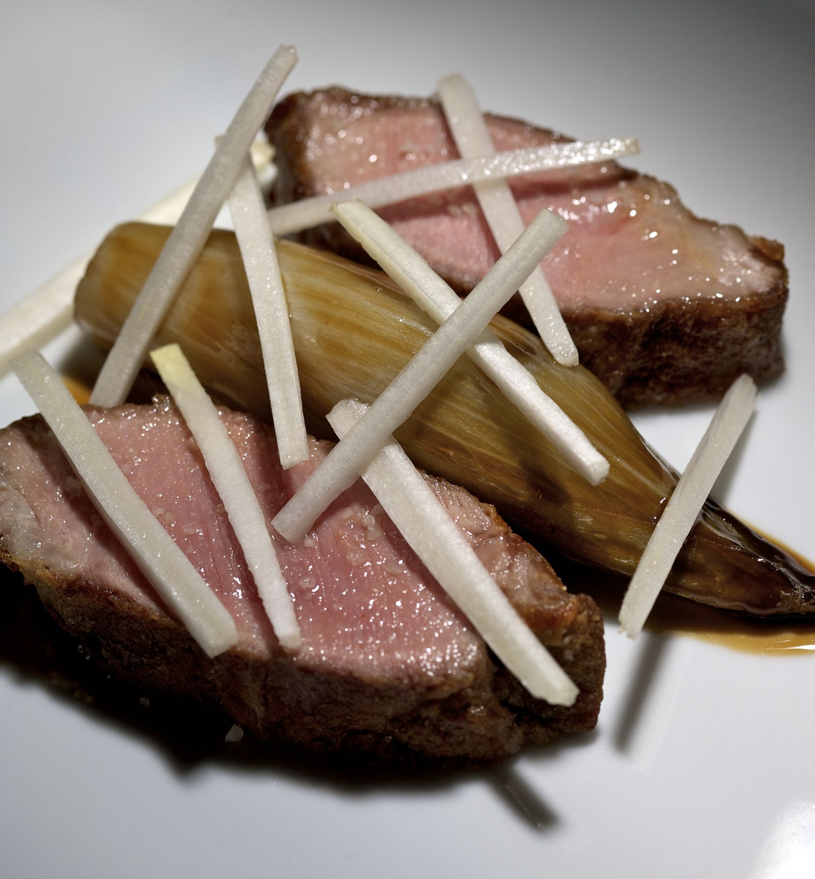 Presa con endivia blanca, la receta de Paco Morales para Nochevieja