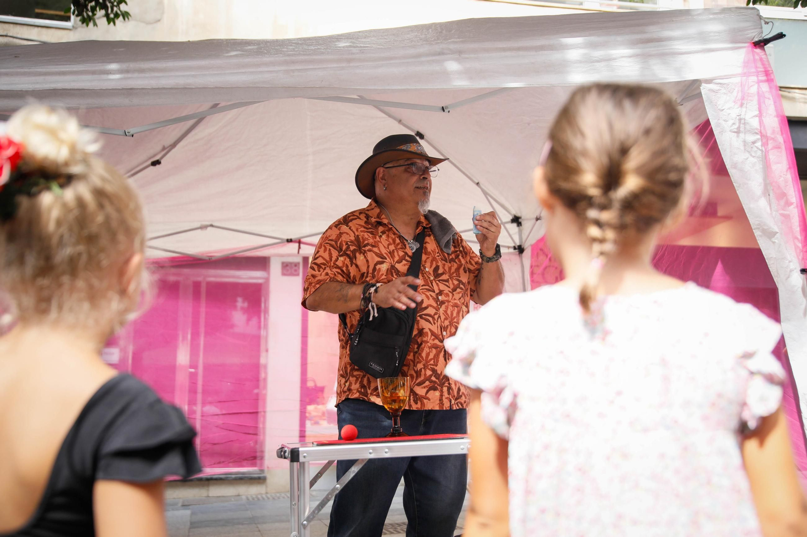 Las mejores imágenes del espectáculo 'Magia en la Calle' en el Paseo de Almería