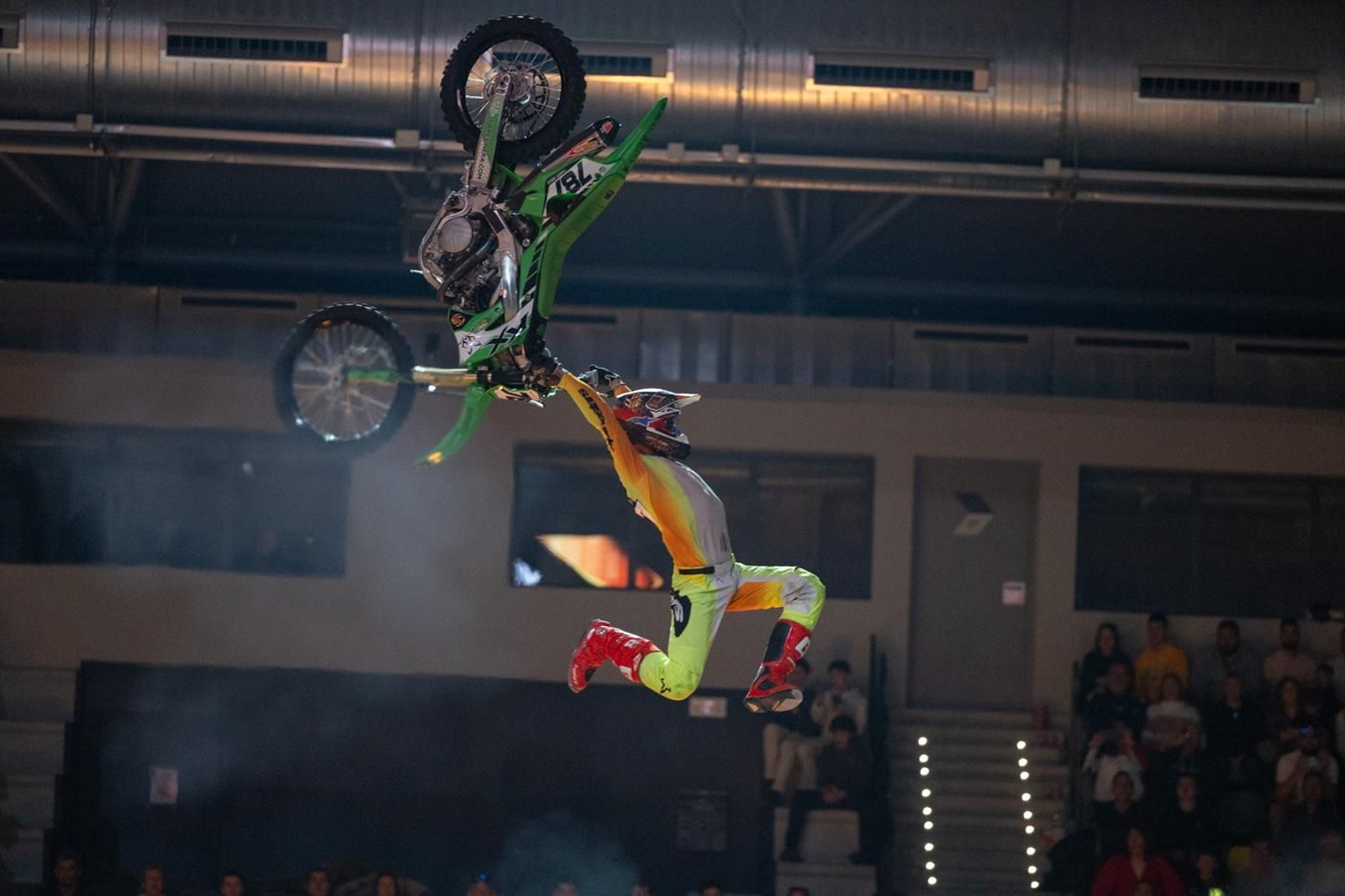 En imágenes: el Soloflow Freestyle enamora en Jaén con acrobacias y espectáculo en estado puro