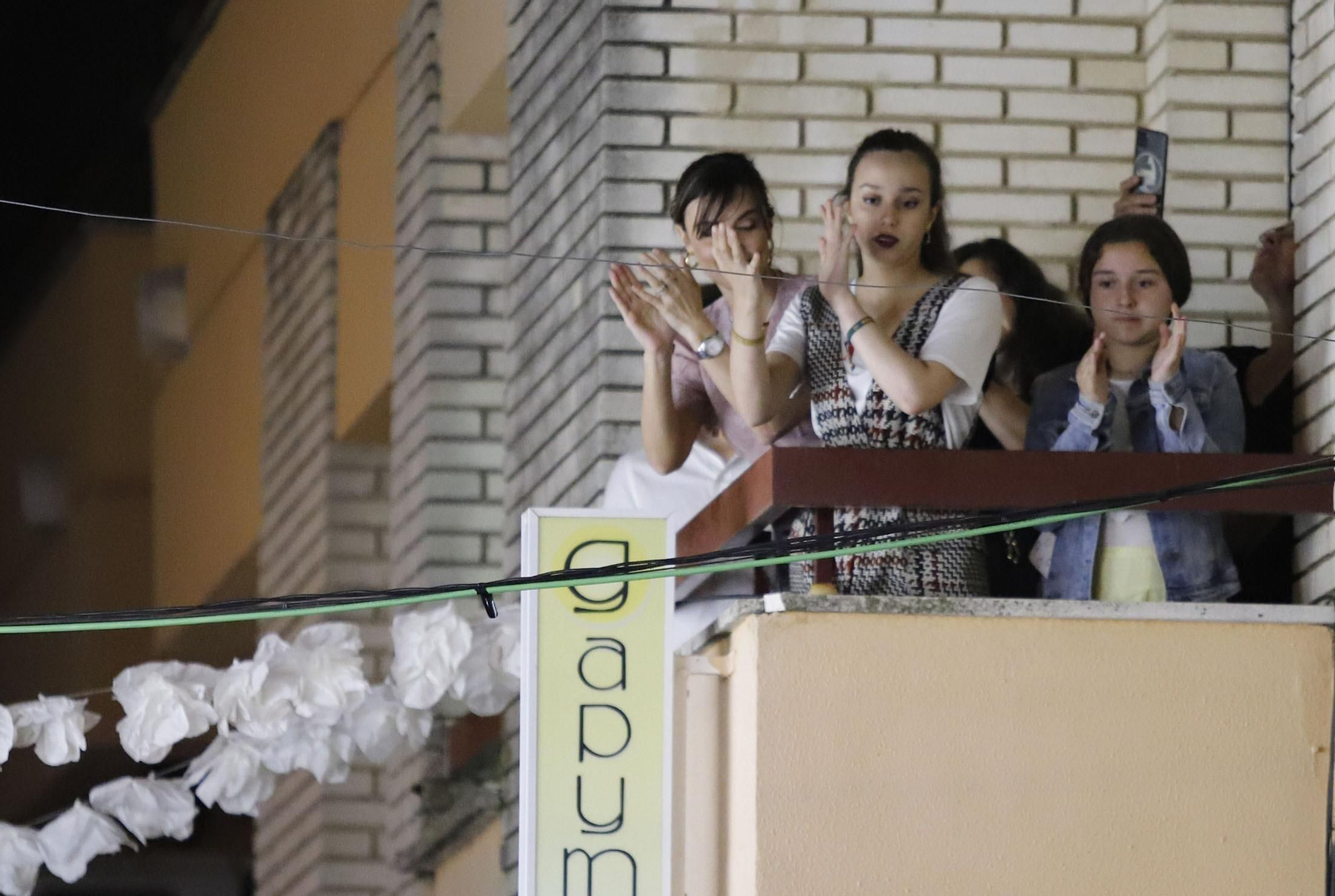La Virgen del Rocío recorre las calles de Almonte hacia el Chaparral para el inicio del Camino de los Llanos