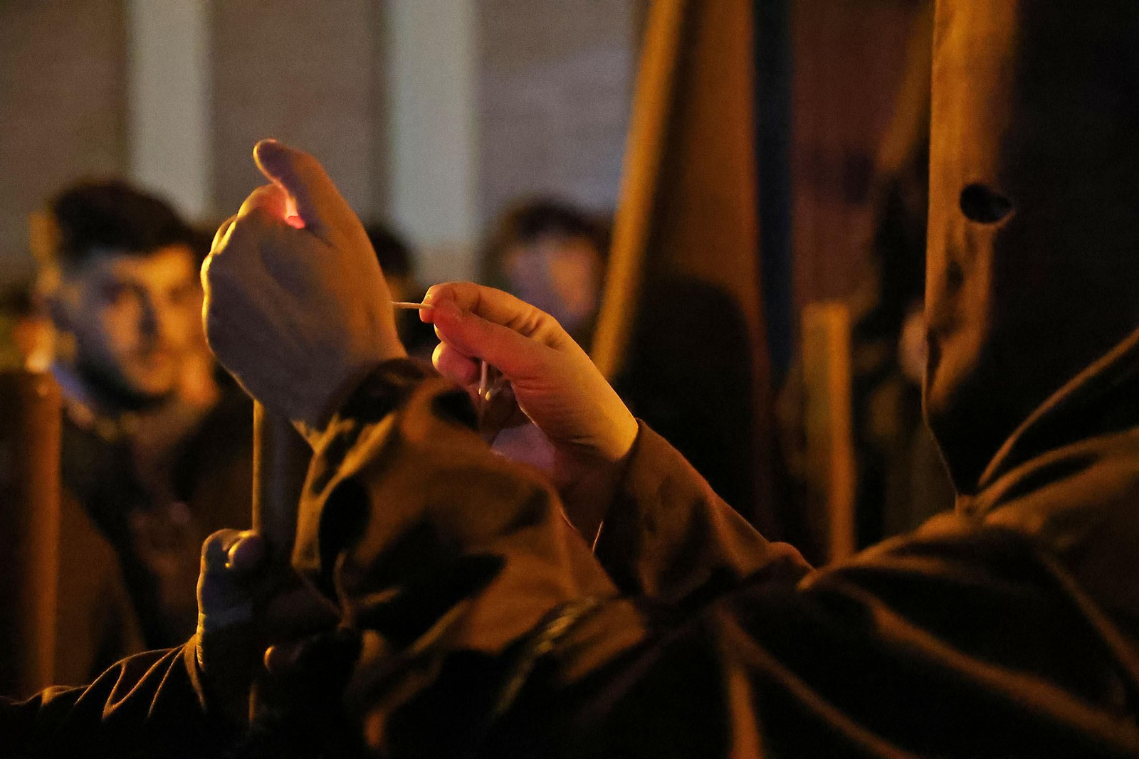 Las mejores imágenes del Lunes Santo en Huelva: Hermandad del Calvario