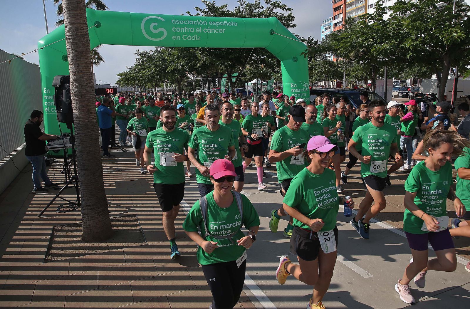 La II Carrera en marcha contra el cáncer celebrada en Algeciras, en imágenes.