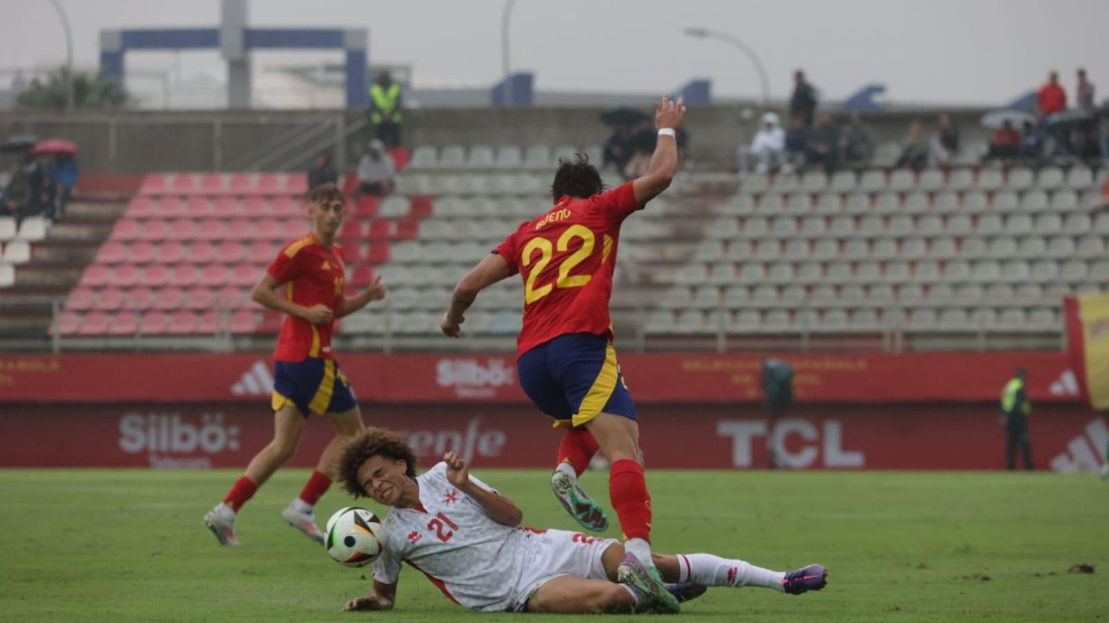 Roberto, debut y gol con España sub 21
