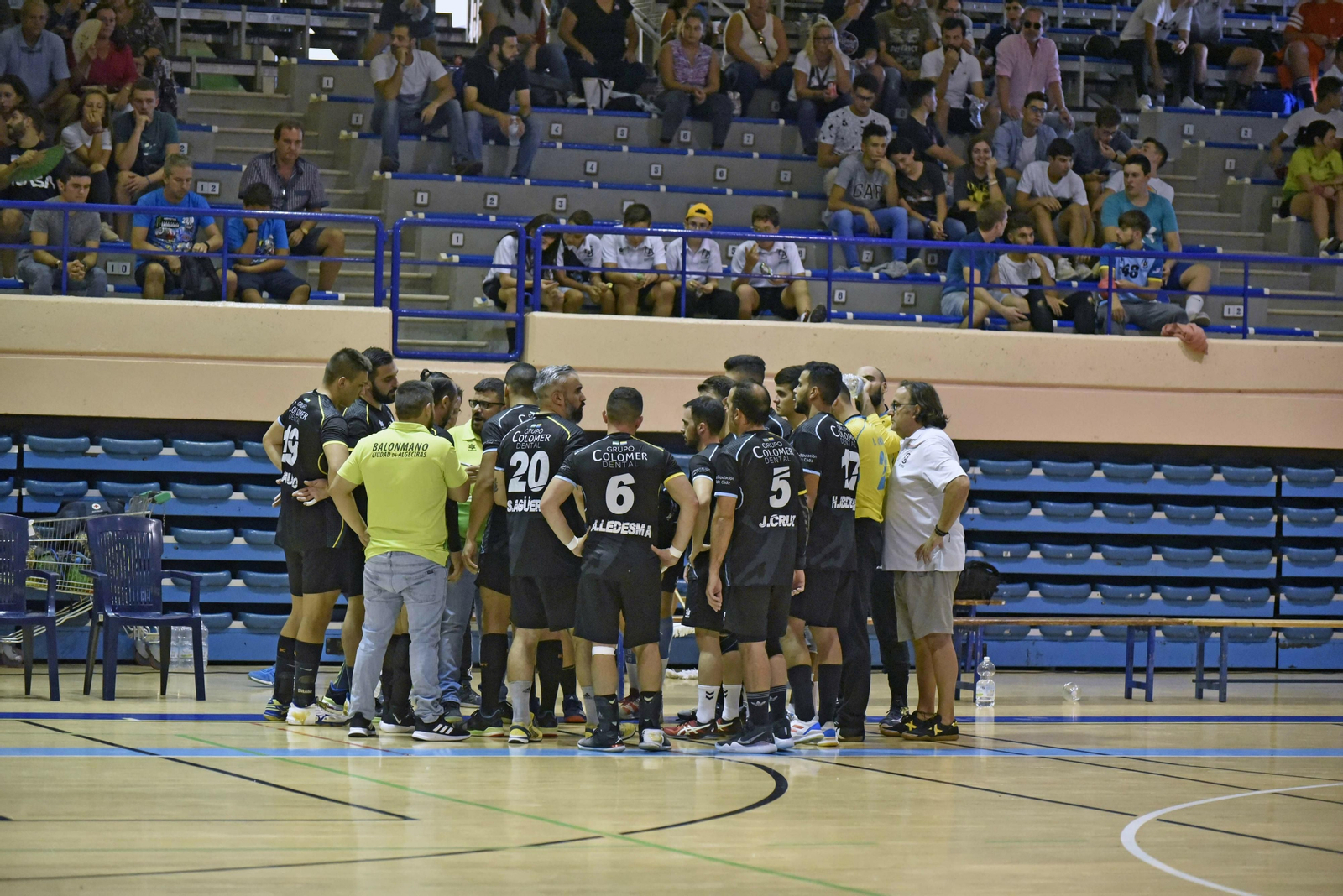 Los jugadores del Ciudad de Algeciras, en su último partido en casa.