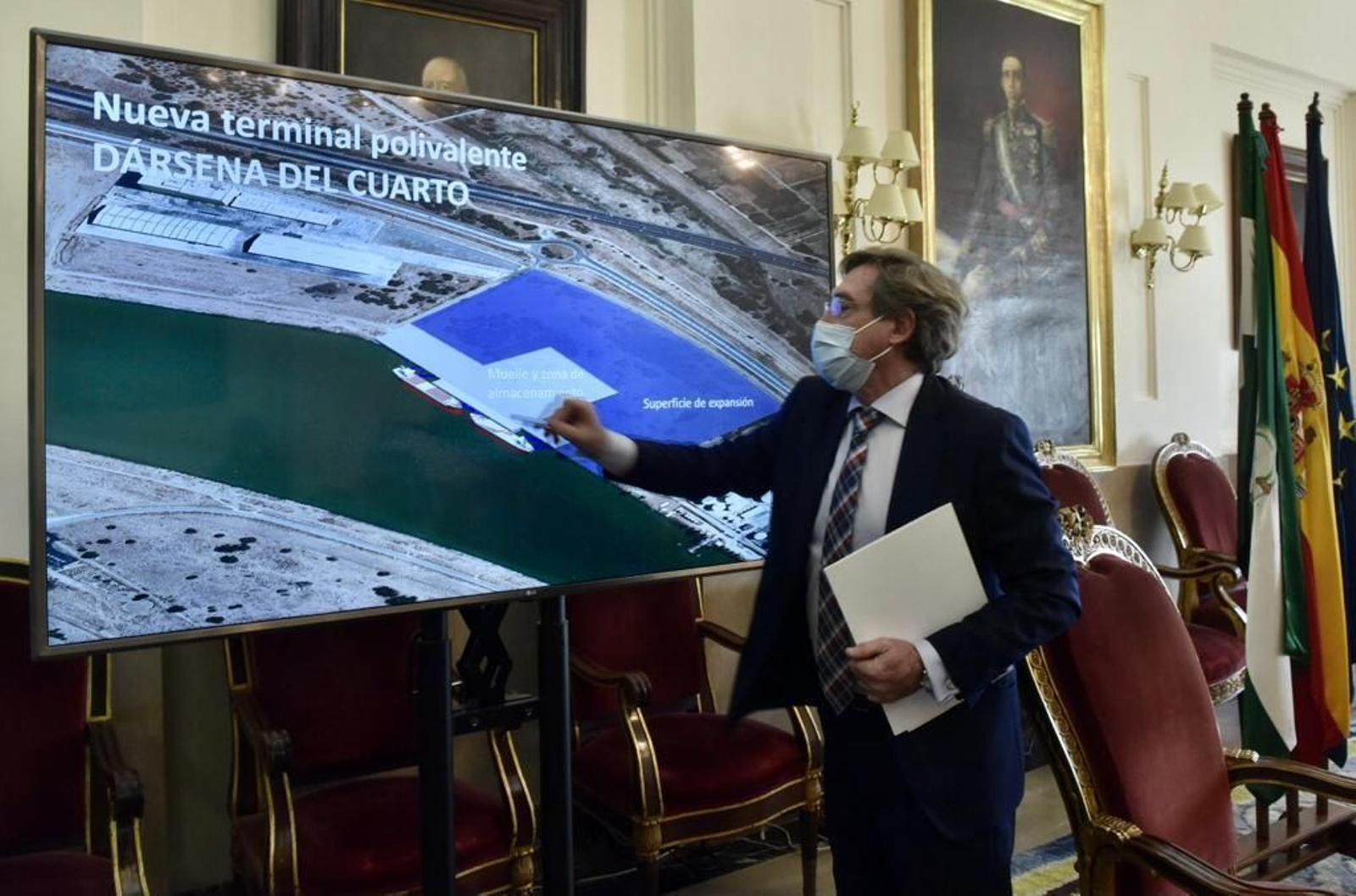El presidente del Puerto de Sevilla, Rafael Carmona,  durante la rueda de prensa de este jueves.