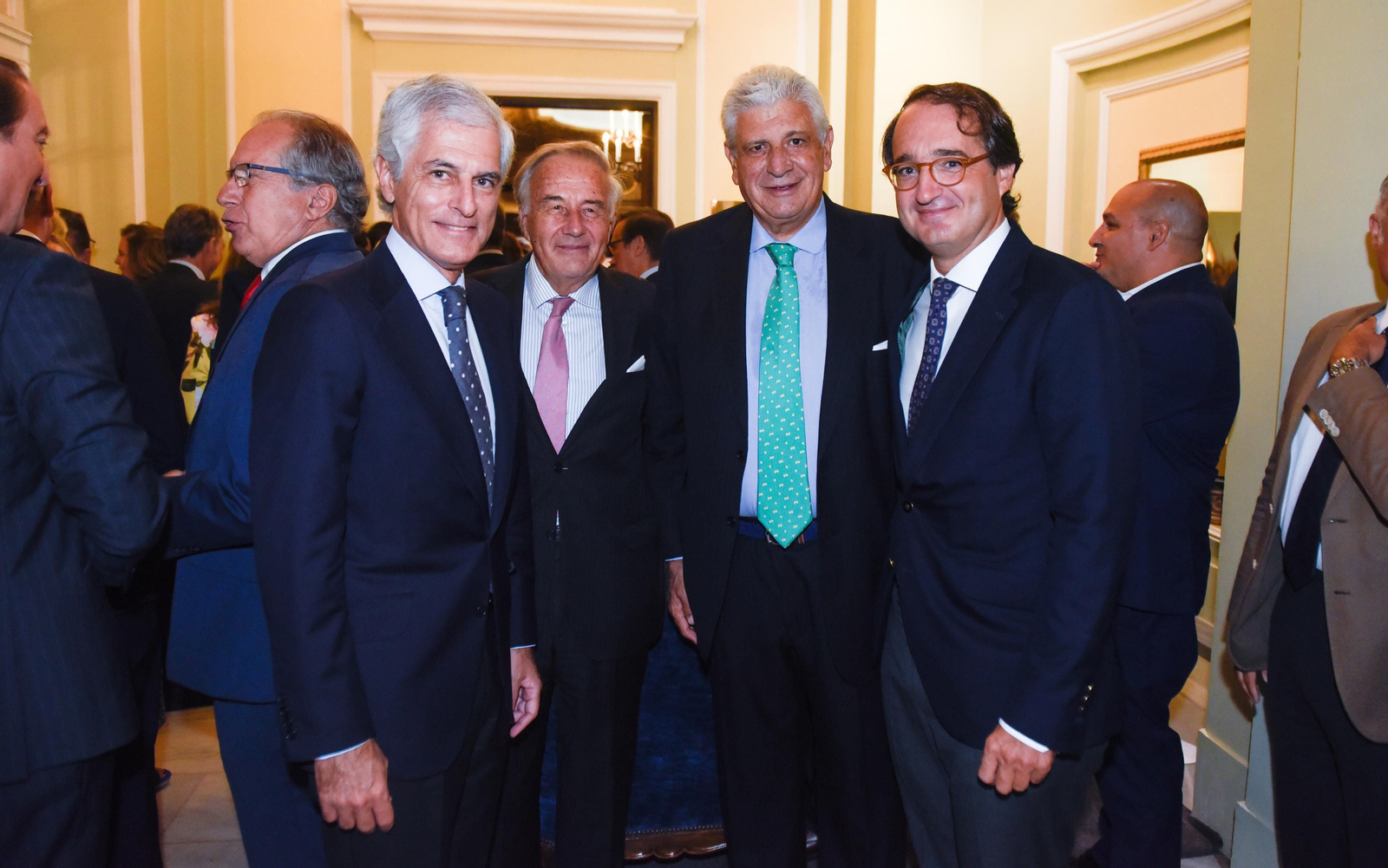 Los invitados al Foro Joly con Juanma Moreno en Madrid, en imágenes